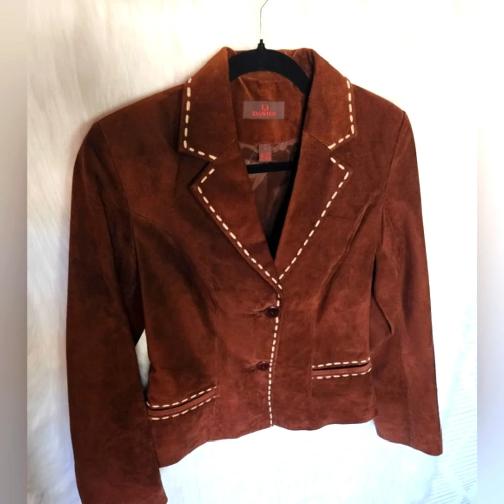 Danier Petite Yellowstonesque Roan Cropped Leather Jacket - Picture 2 of 7